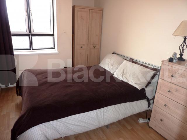 			PERFECT FOR TWO SHARERS!, 1 Bedroom, 1 bath, 1 reception Flat			 Reachview Close, CAMDEN